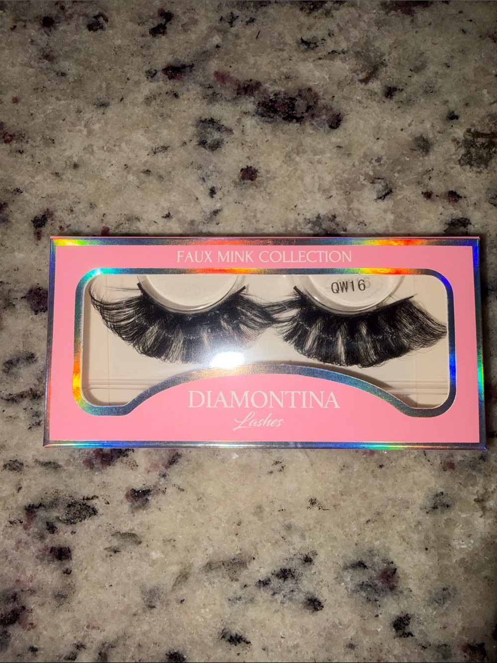100% Vegan Faux Mink Lashes
 - Black (QW16)